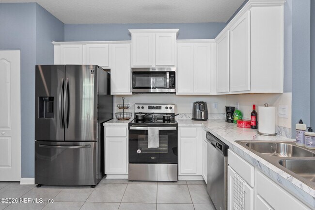 Building Photo - 237 Aralia Ln