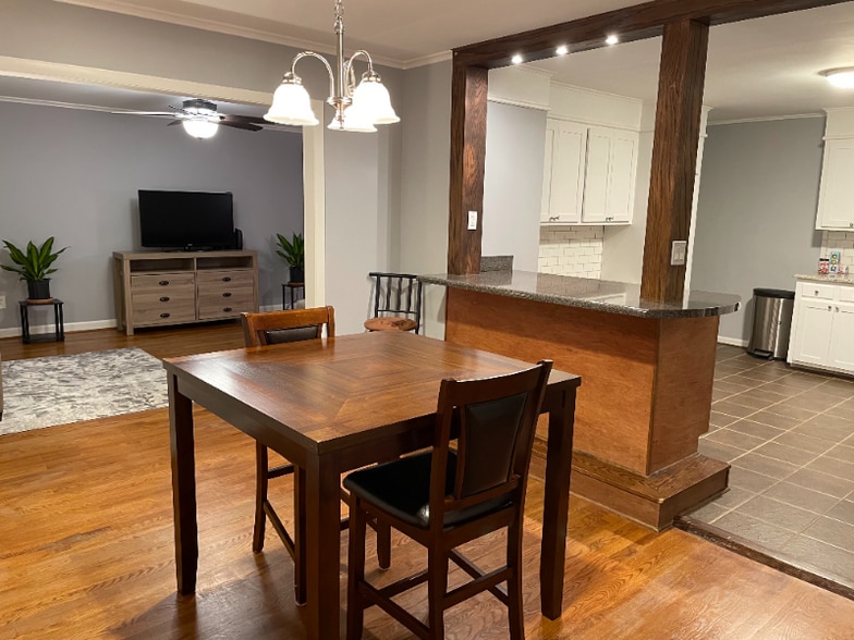 Building Photo - 219 Lakewood Dr