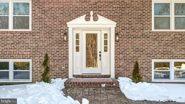 Building Photo - 110 Elaine Dr