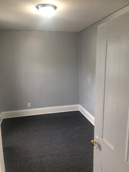 Building Photo - 141 E Maple Ave