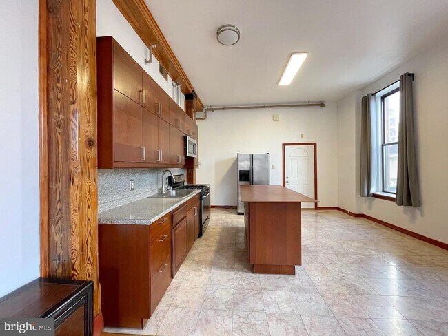 Building Photo - 1301-3 Vine St