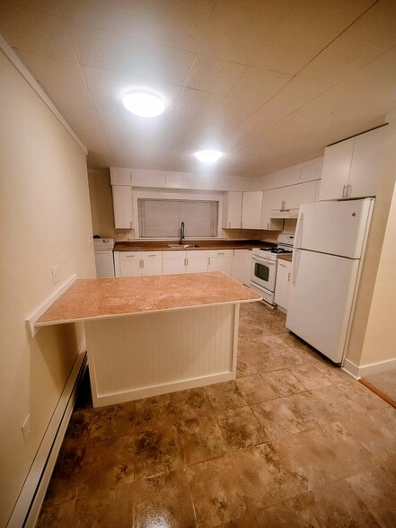 Building Photo - 706 Avenue K