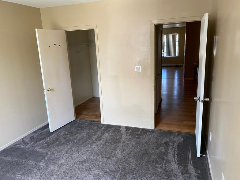 Building Photo - 940 E 181st St