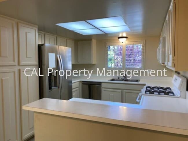 Building Photo - 2 Bed/ 2 Bath Condominium Coming Soon!