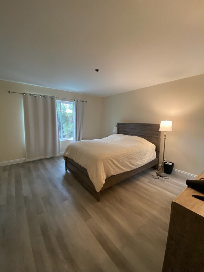 Building Photo - 5790 Friars Rd