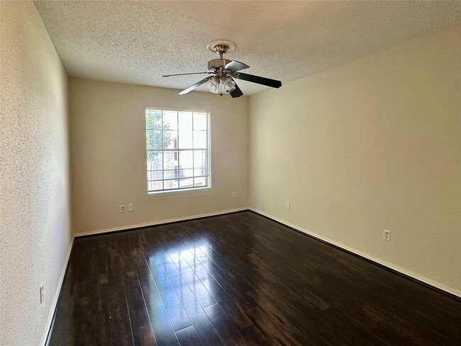 Building Photo - 2750 Holly Hall St