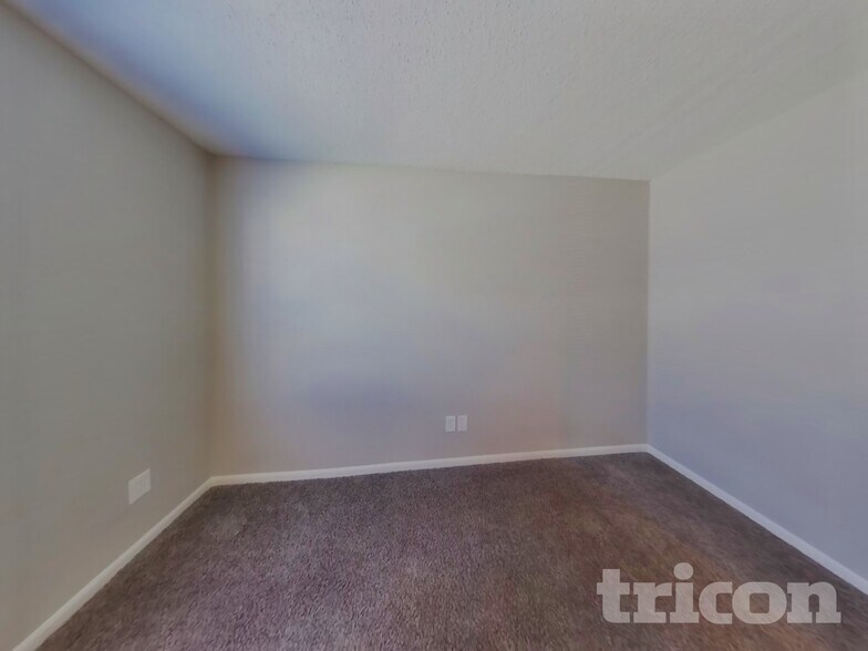 Building Photo - 1748 Long Lake Dr