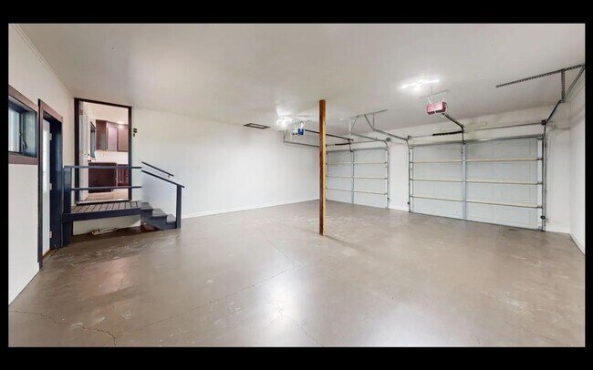 Building Photo - 2416 W 9th St