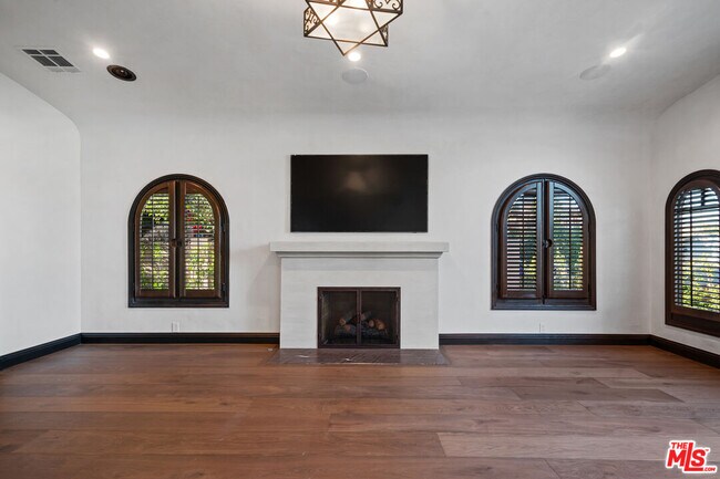 Building Photo - 4265 Denny Ave