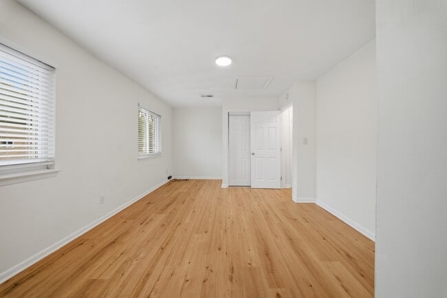 Building Photo - 3321 Rainier Ct
