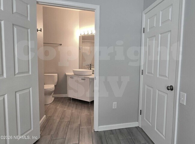 Building Photo - 10550 Baymeadows Rd