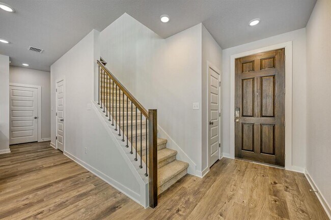 Building Photo - 3208 Canyon River Ln