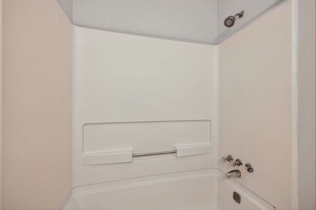 Building Photo - 18318 Streamside Dr