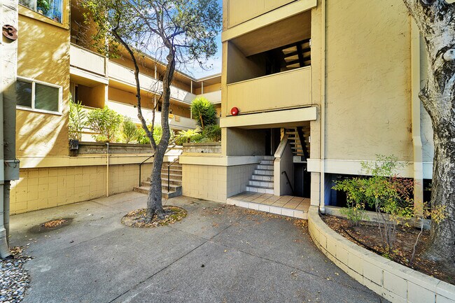 Building Photo - 1453 Neotomas Ave