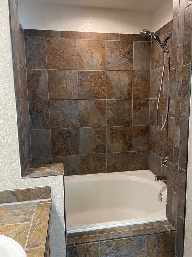 Building Photo - 5505 Abbeywood Cir