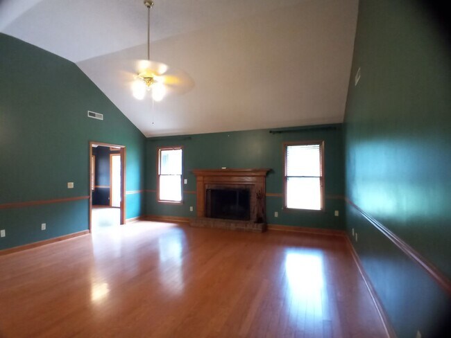 Building Photo - 350 Katydid St