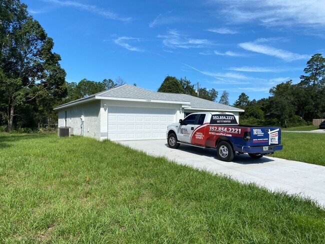 Building Photo - Desirable SW Ocala Neighborhood 3/2/2 **WON'T LAST**