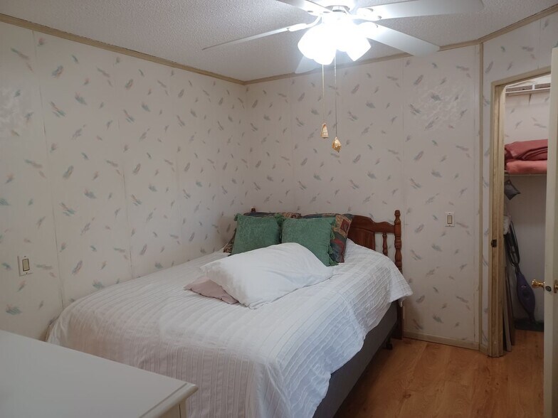 Building Photo - 55 + Community Turn Key 2 Bedroom / 2 Bathroom Home in a Private Gated Community Furnisher Negoti...