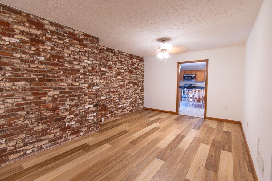 Living Room - 4747 Knollwood Dr NW