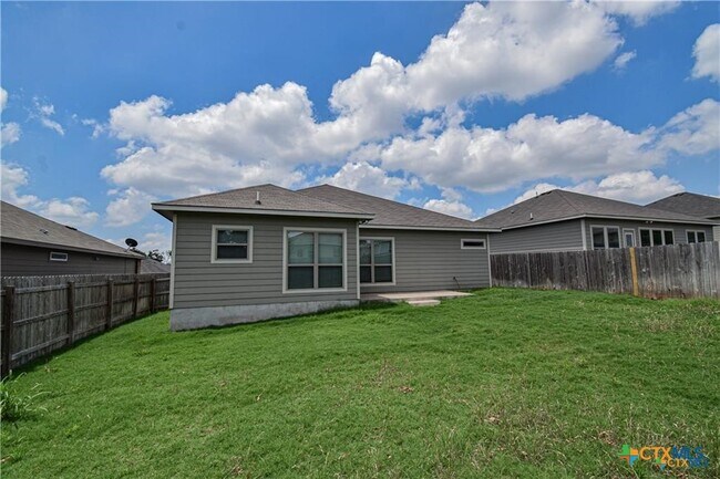 Building Photo - 2216 Vicksburg Ln