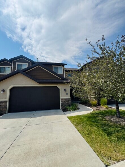 Building Photo - 758 S Aspen Way