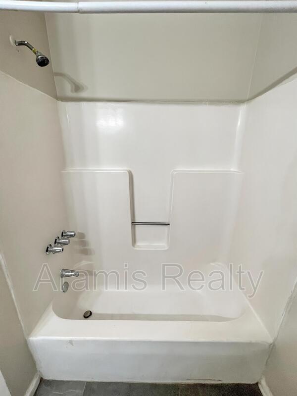 Building Photo - 114 Spring Ct