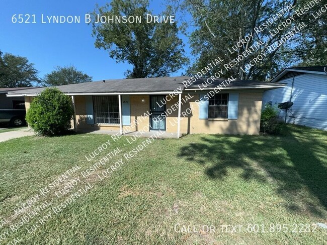 Primary Photo - 6521 Lyndon B Johnson Dr