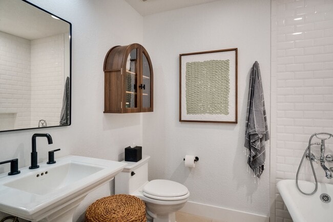 Building Photo - Exquisite 3 bedroom 2.5 bath two-story Executive Condo in Winter Park with 2-Car Garage