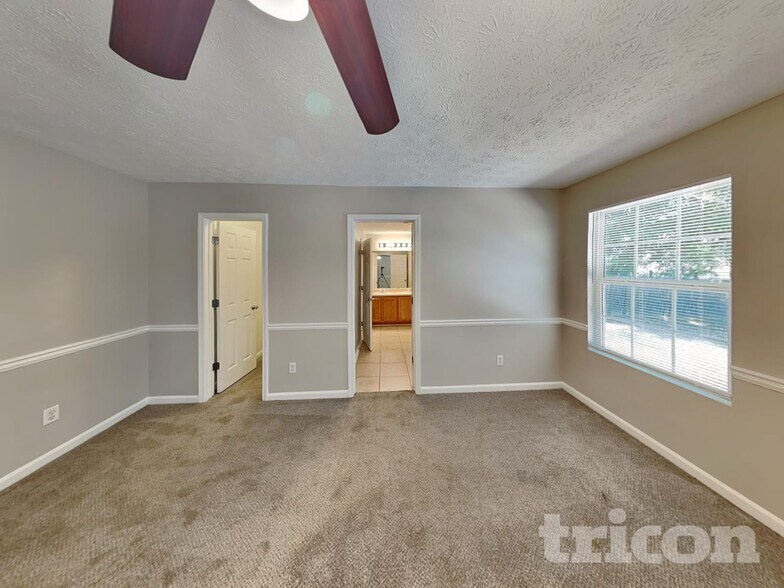 Building Photo - 300 Klinetop Dr