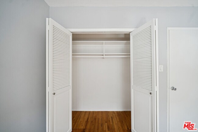 Building Photo - 5307 Vantage Ave