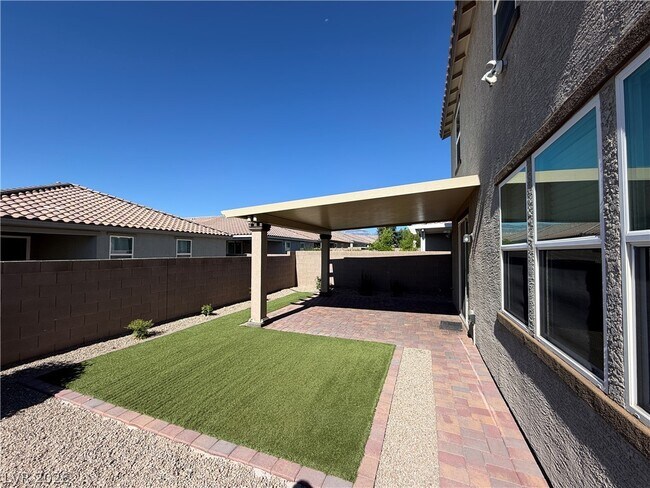 Building Photo - 9757 W Meranto Ave
