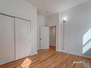 Building Photo - 522 Elm St
