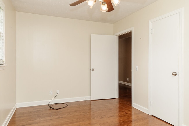 Building Photo - 801 Sunny Ln