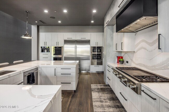 Building Photo - 10110 E Siesta Ln