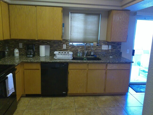 Building Photo - 3501 Iroquois Dr