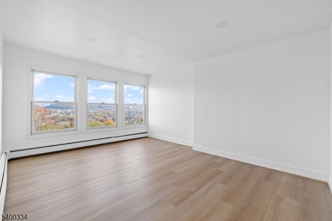 Building Photo - 14 Ford Rd