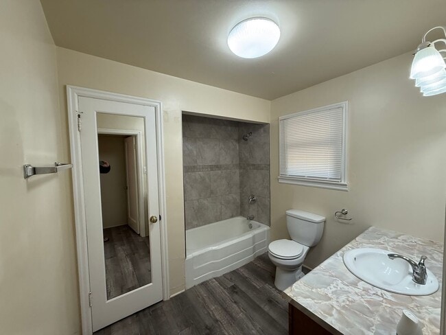 Building Photo - 334 B St