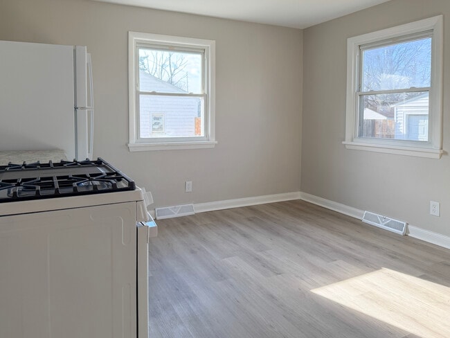 Building Photo - 1612 Maine