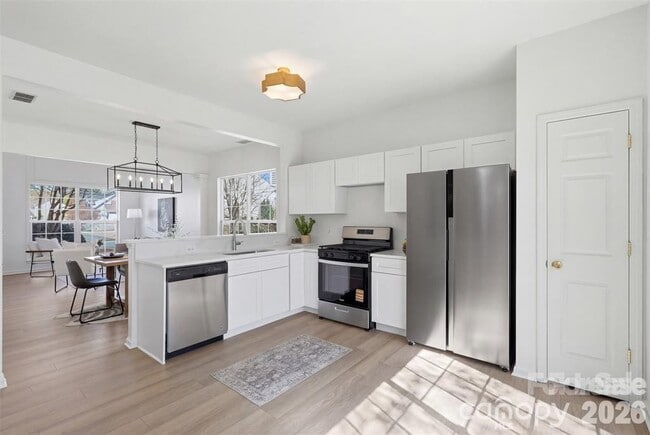 Building Photo - 2443 Normancrest Ct