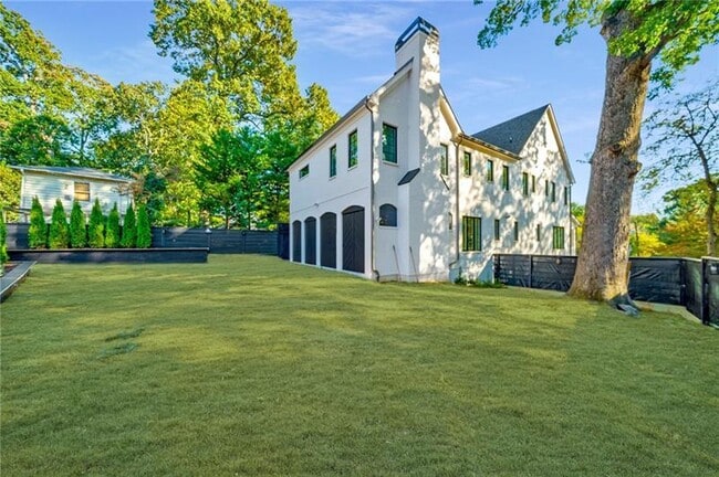 Building Photo - 538 Park Dr NE