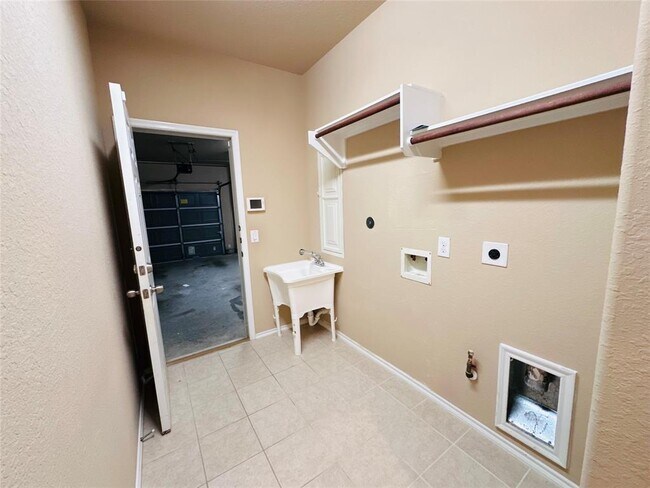 Building Photo - 26914 Harmony Shores Dr