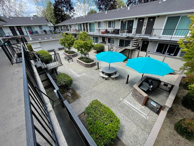 Courtyard - Redwood Apartments