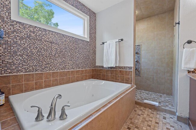 Building Photo - 7604 Vail Valley Dr