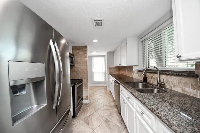 Building Photo - 742 Country Pl Dr