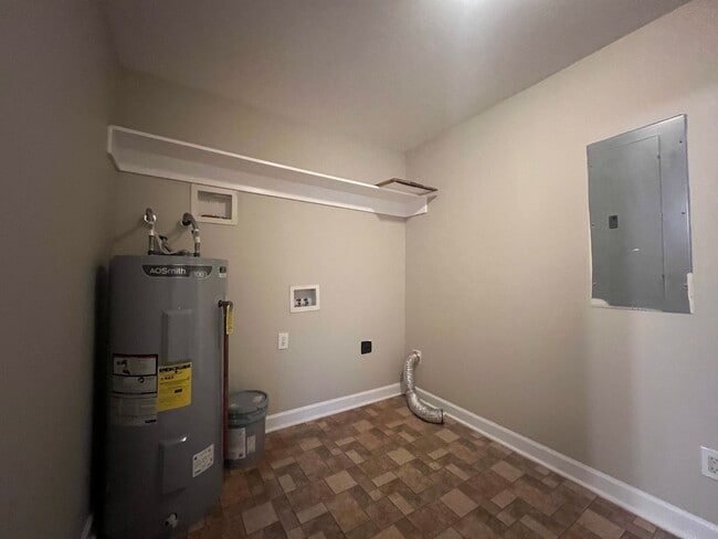 Building Photo - 2004 Grandhaven Dr