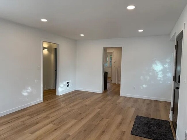 Building Photo - Newly Remodeled 2 bed 1 bath Home in Marys...