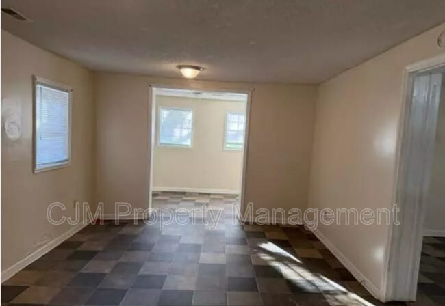 Building Photo - 569 E Main St