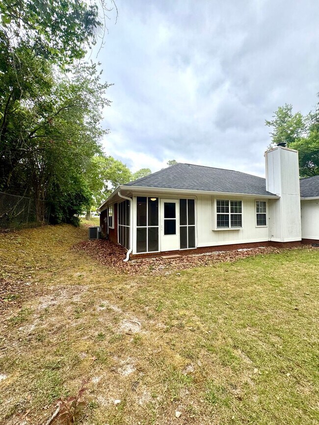 Building Photo - Your Private Retreat 3 Bedroom 2 Bath RentalAwaits!