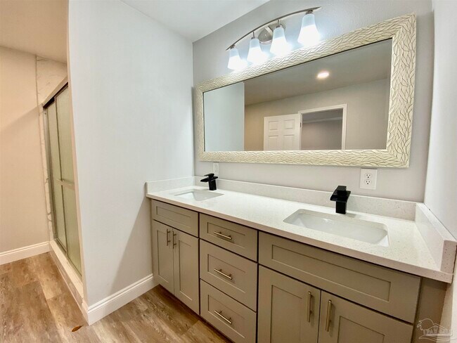 Building Photo - 402 Fairpoint Dr