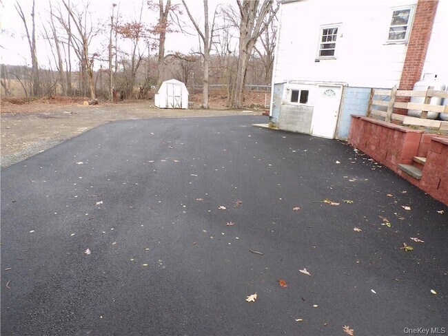 Building Photo - 2 Mertes Ln